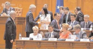 Mo�iunea de cenzur� ‘’Guvernul D�ncil� trebuie demis! F�r� OUG-uri, f�r� parole de acces �i f�r� cozi la vot’’ a fost respins�, mar�i, de Parlament. Au fost �nregistrate 200 de voturi favorabile, 7 �mpotriv� �i 3 ab�ineri, fiind ne